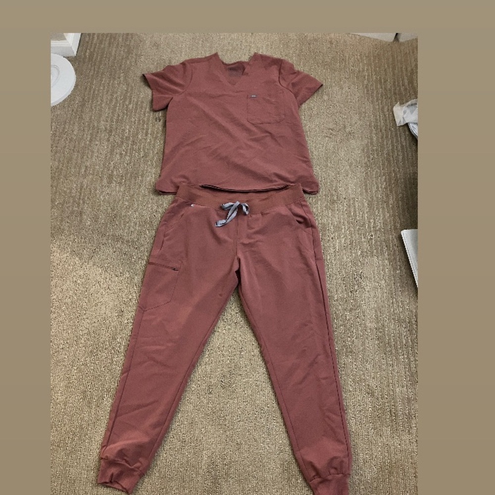 Figs Women's Scrub Set in Mauve